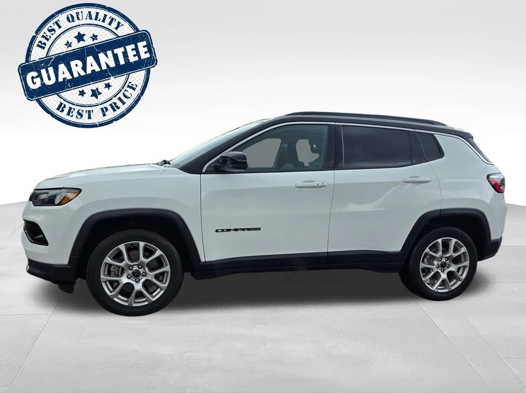 Used 2025 White Jeep Limited 4x4 image 3