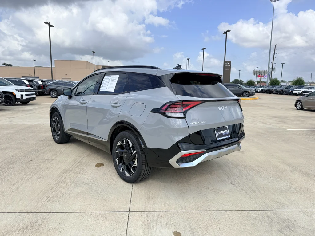 Used 2023 Wolf Gray Kia SX-Prestige image 9