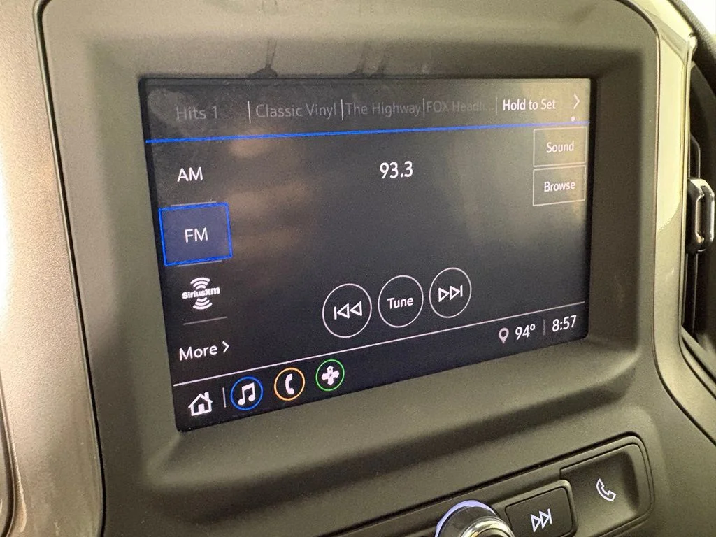 Used 2025 White Chevrolet Custom image 33