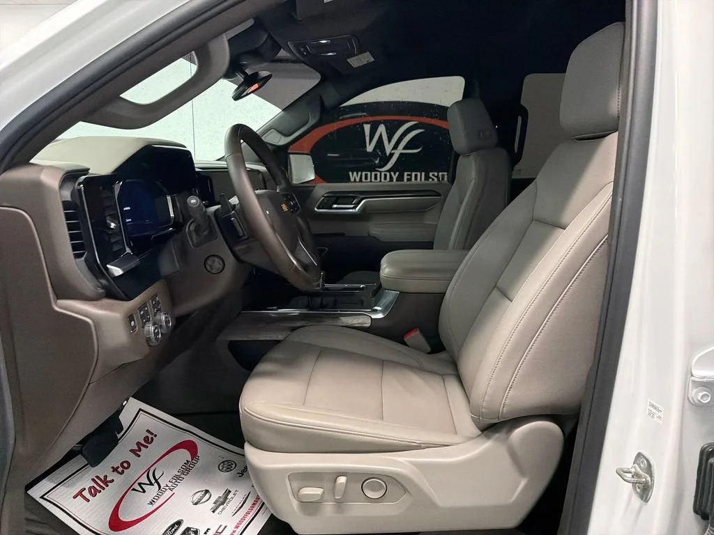 Used 2025 Summit White Chevrolet LTZ image 9