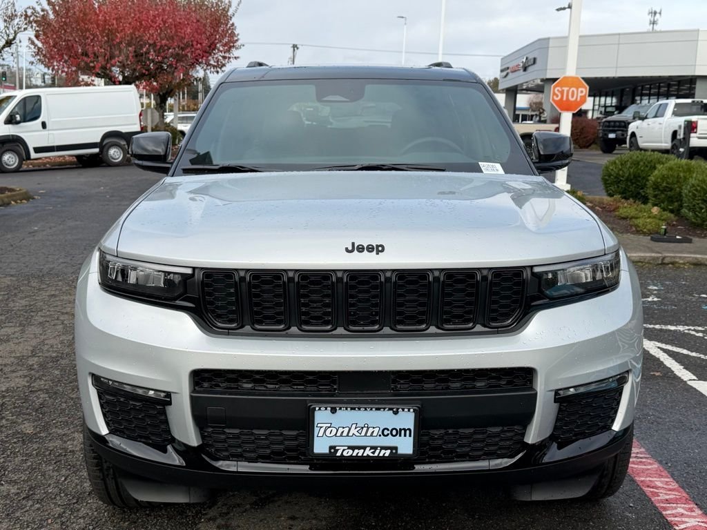 New 2025 Silver Zynith Exterior Paint Jeep Limited image 3