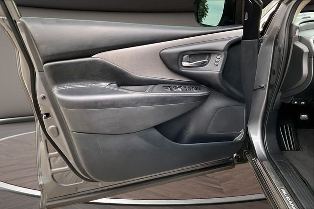 Used 2021 Gray Nissan SL image 21