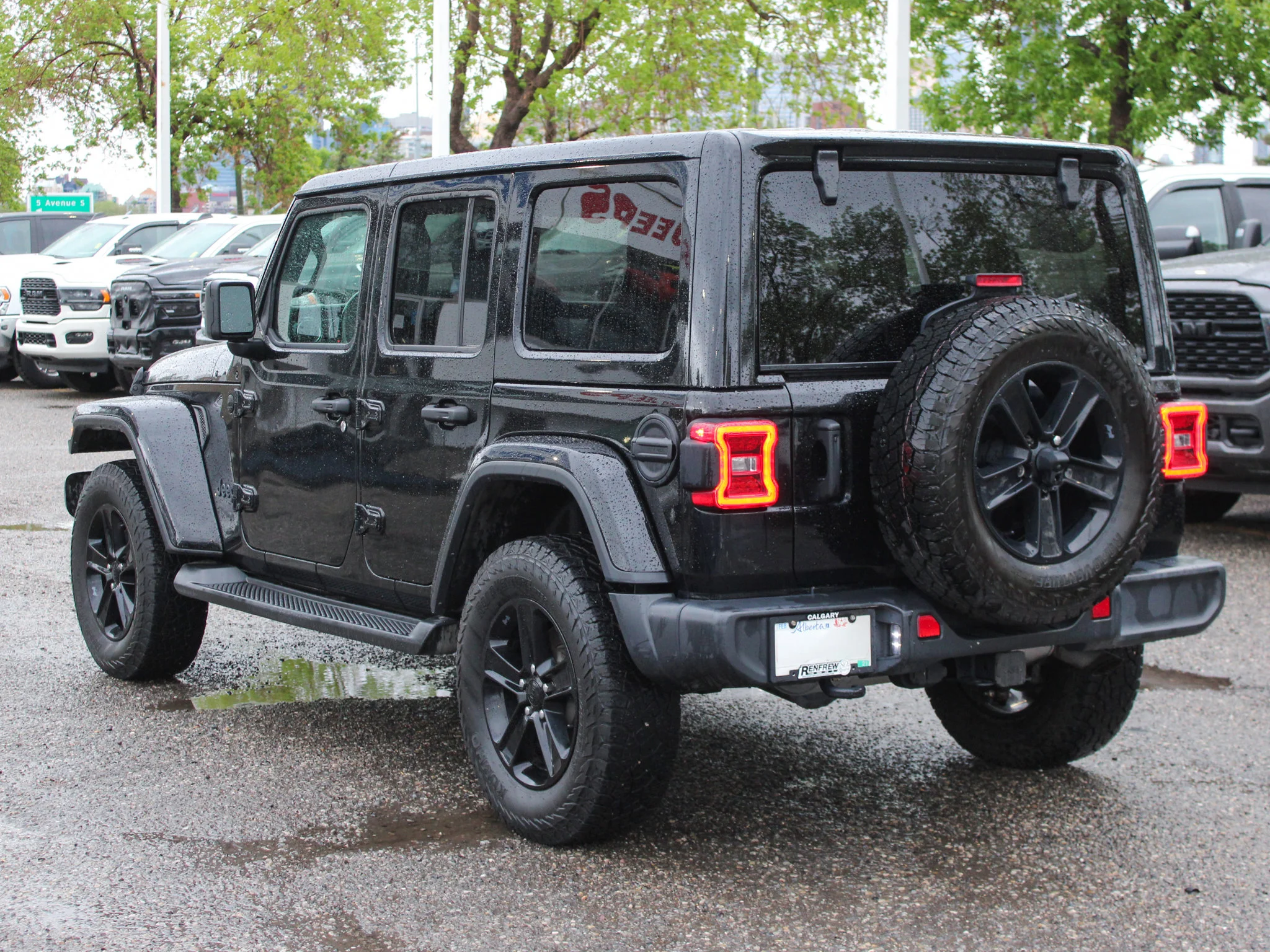 Certified Used 2021 Black Jeep Unlimited Altitude * No Accidents | V6 | Heated Seats | Trailer Tow | Remote Start | Leather image 14