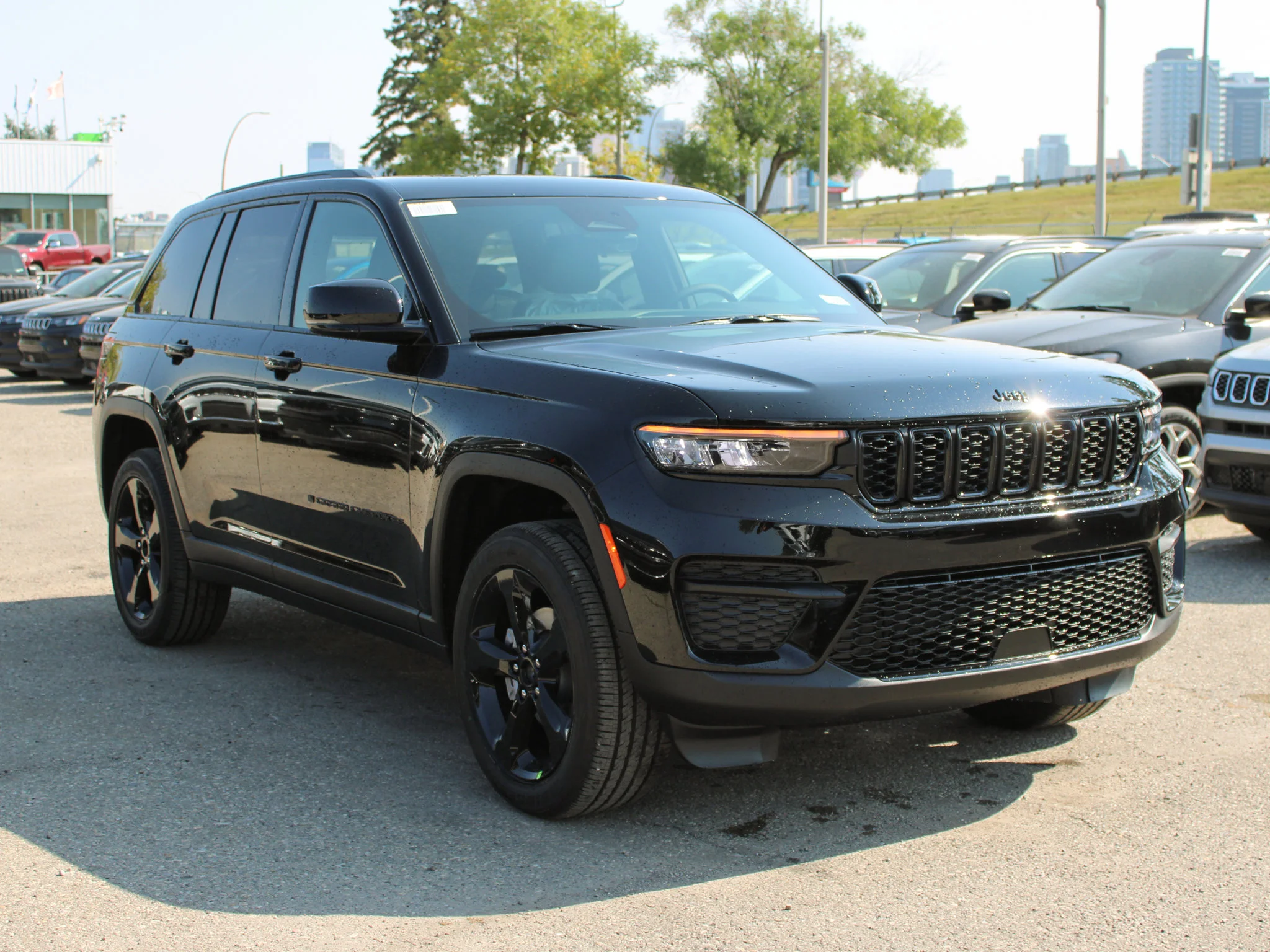 New 2025 Black Jeep Altitude* 4x4, Sunroof, Trailer Tow Pkg, Heated Leather image 6
