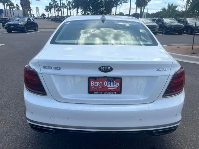 Used 2020 White Kia Luxury image 3