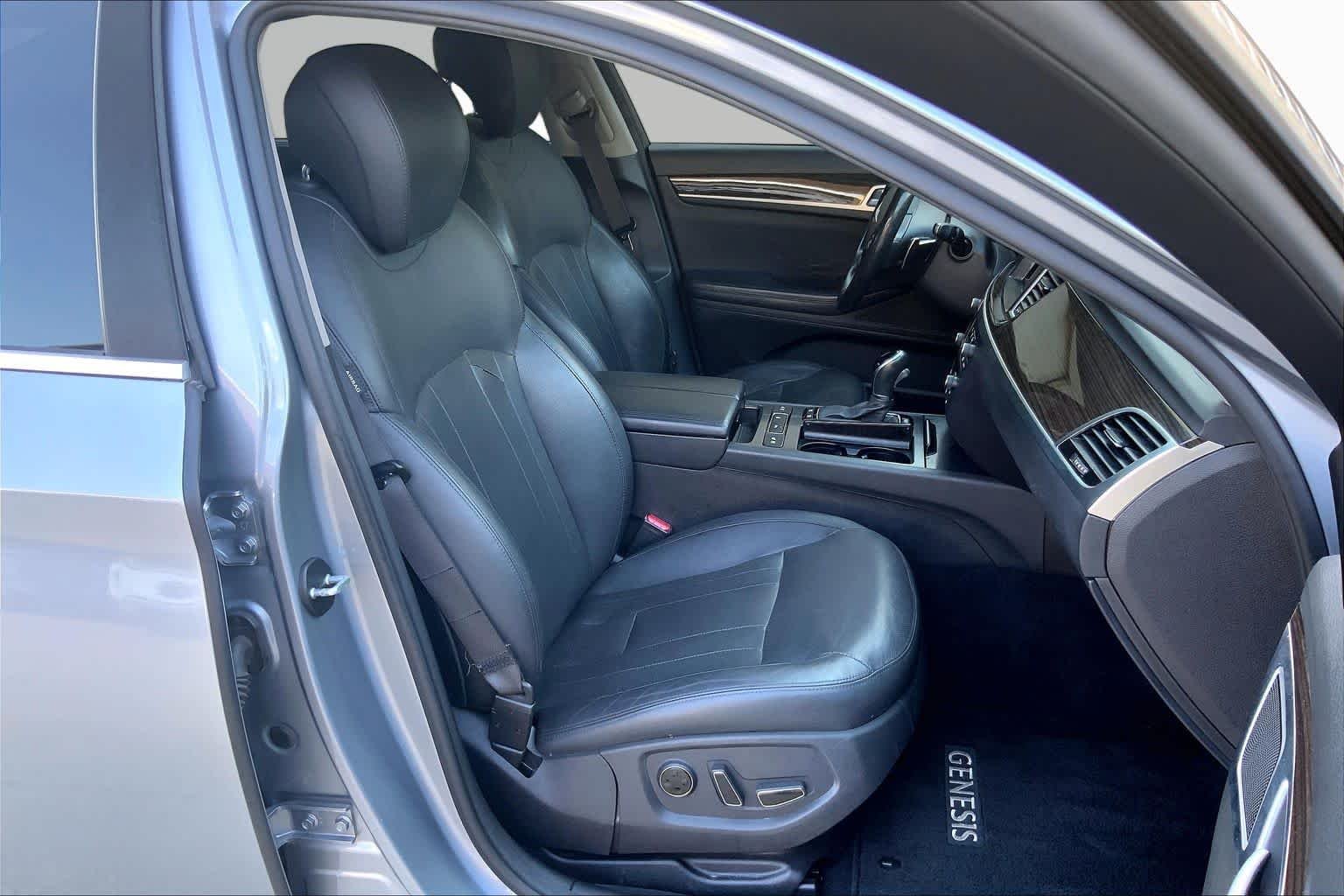 Used 2017 Parisian Gray Metallic Genesis 3.8L image 9