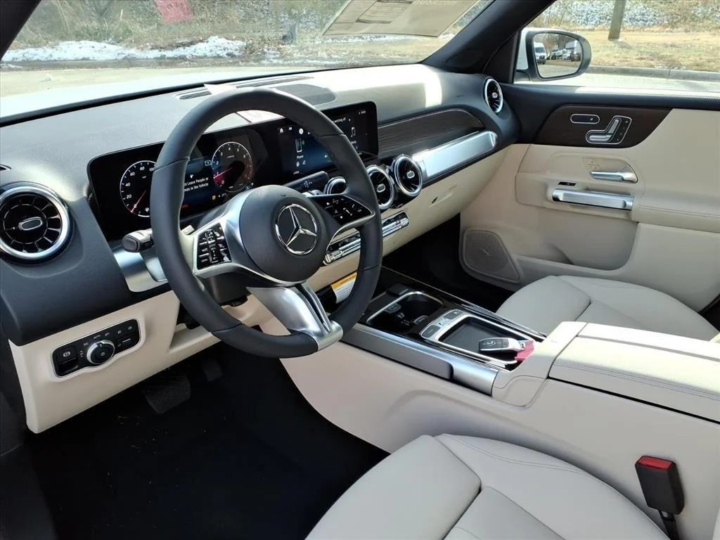 New 2026 Polar White Mercedes-Benz GLB 250 image 20