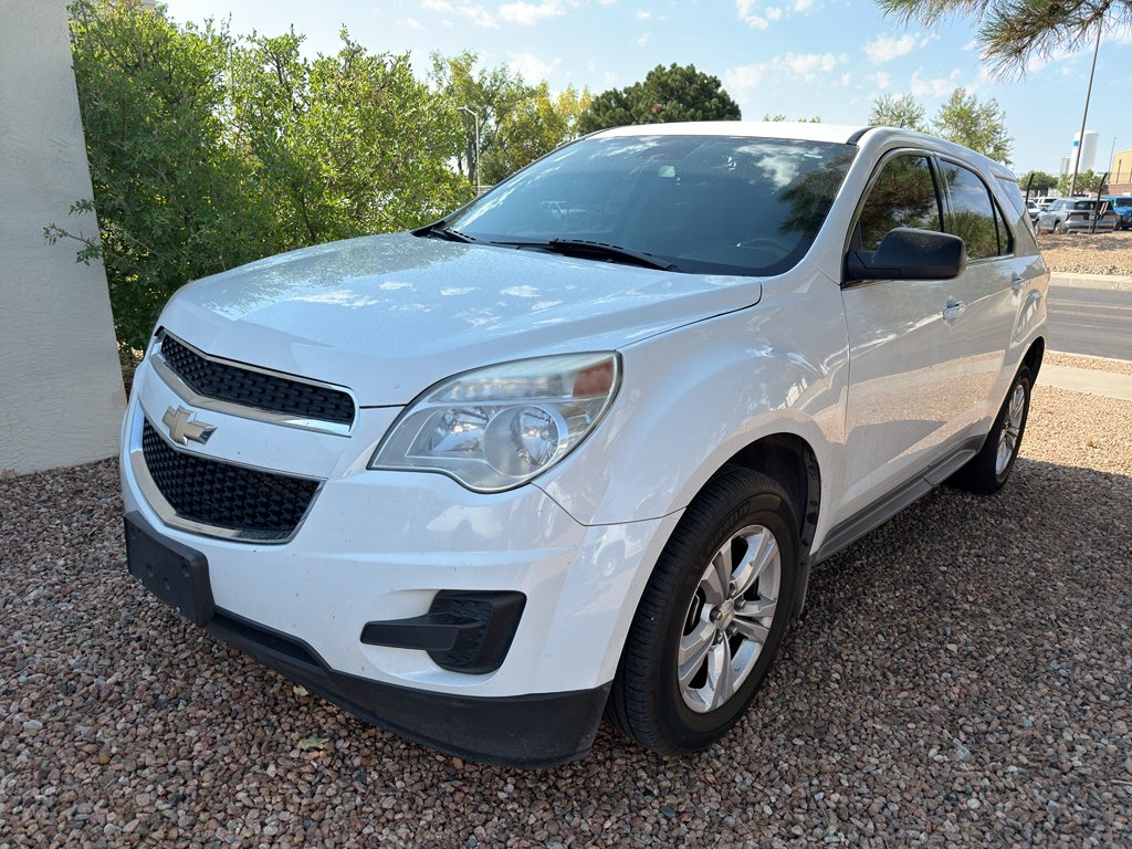 Used 2015 white Chevrolet LS image 1