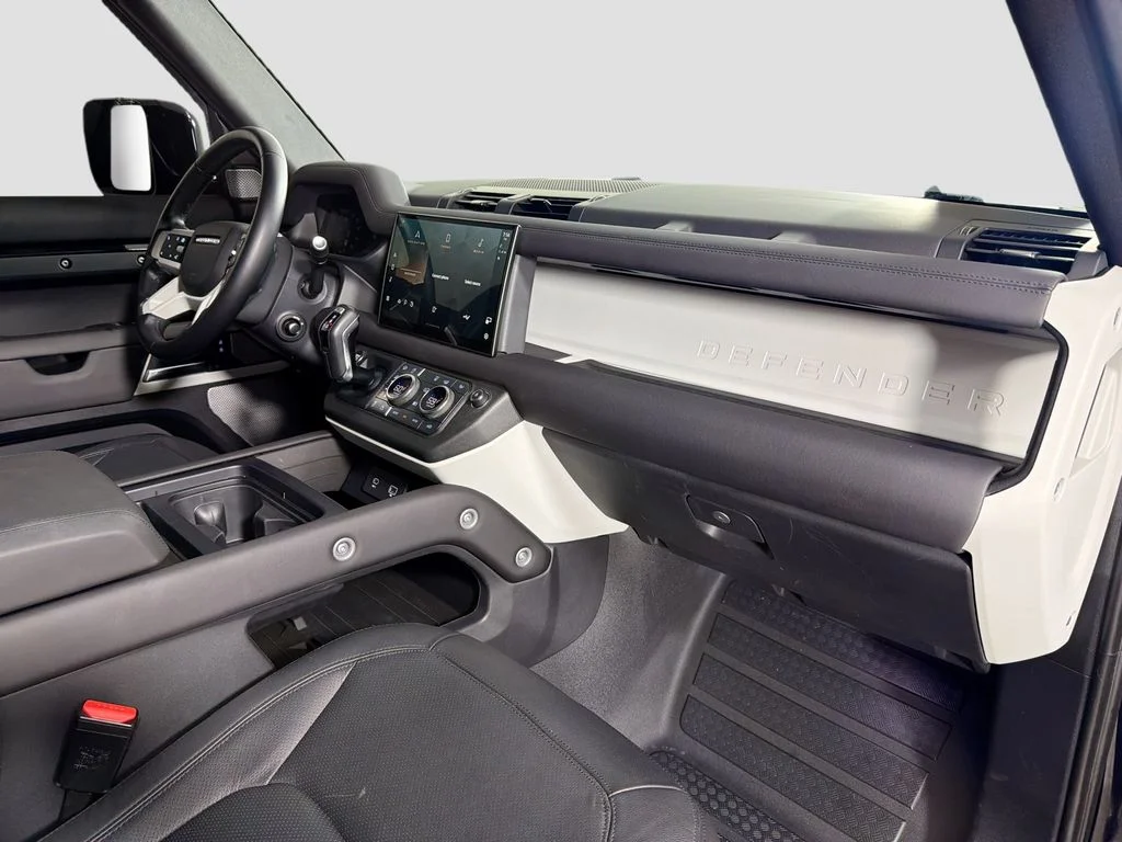 Used 2024 Black Land Rover S image 32