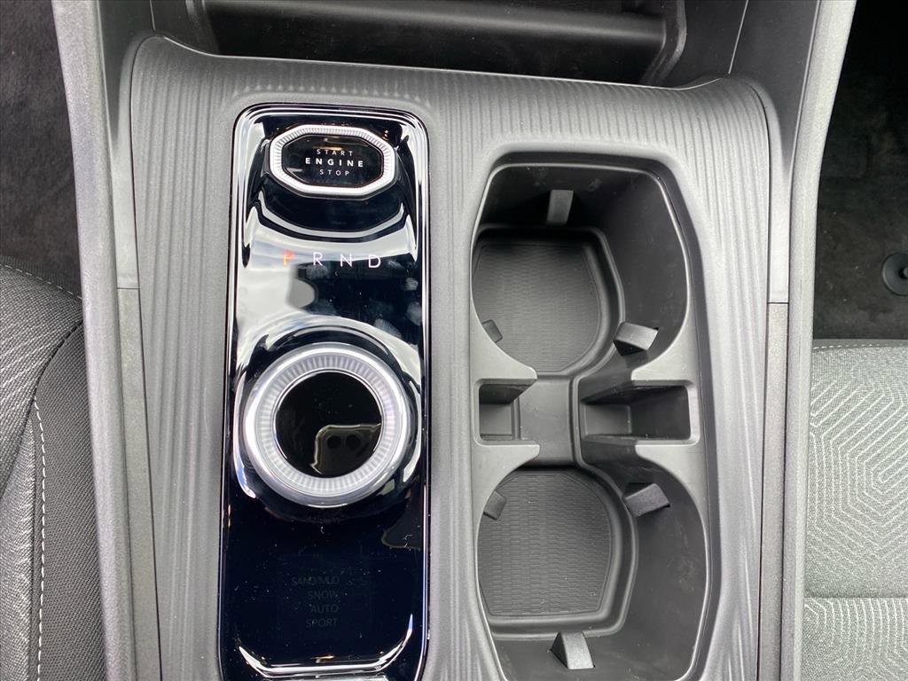 New 2026 Bright White Clear-Coat Exterior Paint Jeep Laredo image 8