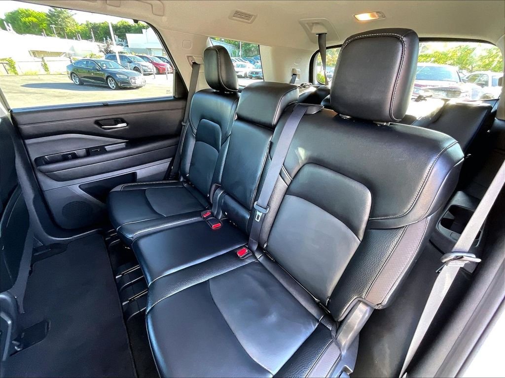 Used 2023 Silver Nissan SL image 15