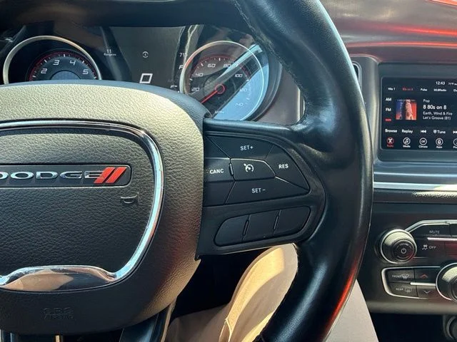 Used 2022 White Dodge SXT image 19