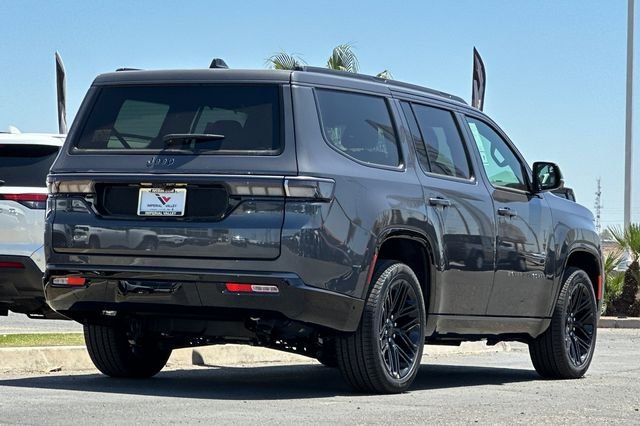 New 2026 Baltic-Gray Metallic Clear-Coat Exterior Paint Jeep Limited Reserve image 3