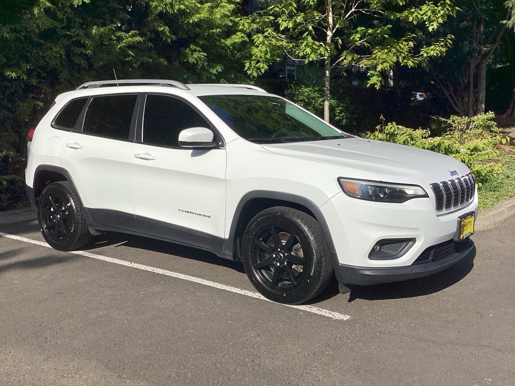 Used 2019 White Jeep Latitude Plus image 7