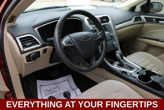 Used 2014 Red Ford SE image 2