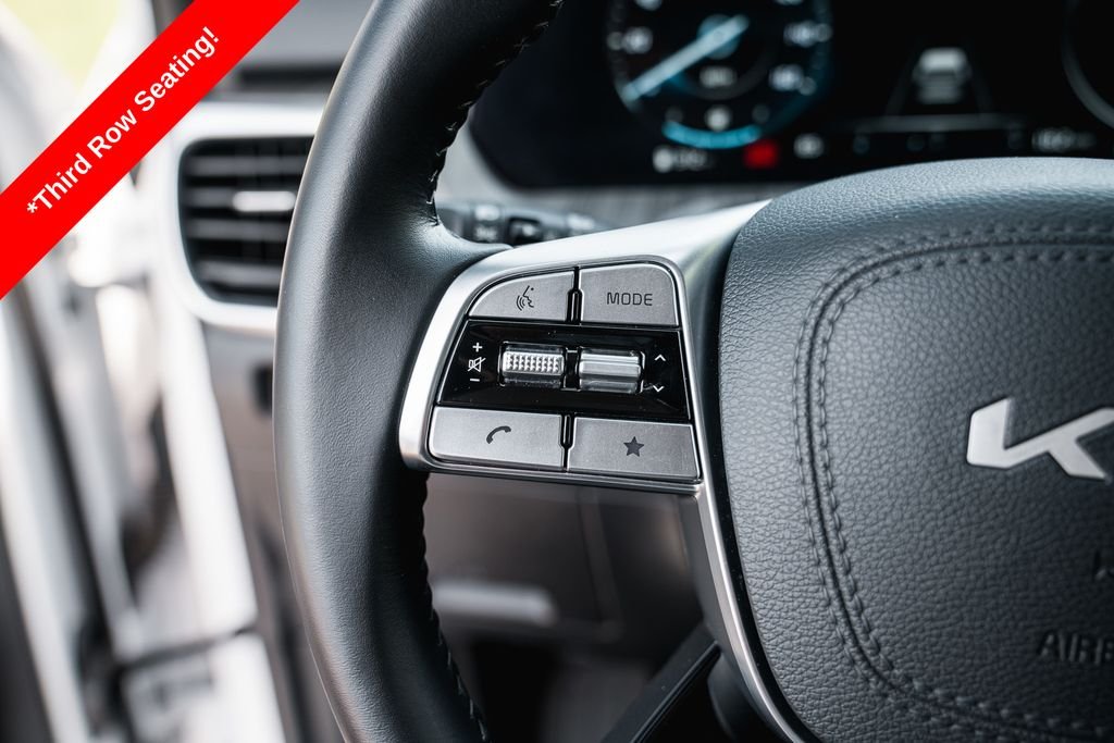 Used 2025 White Pearl Kia SX image 16