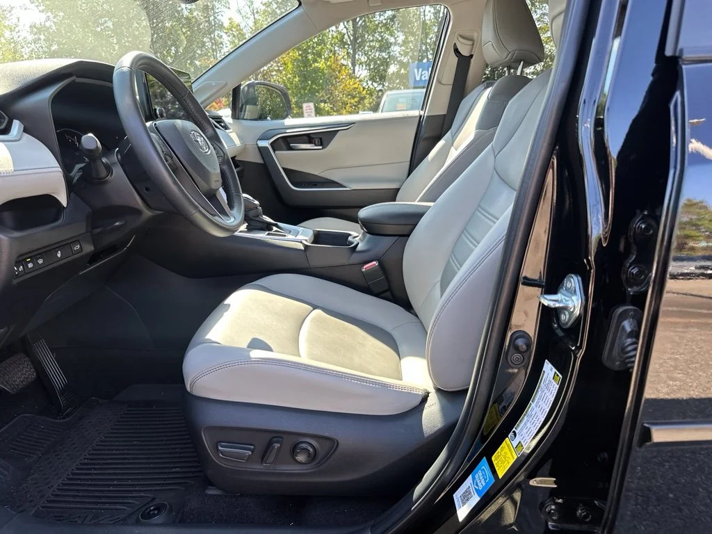 Used 2025 Black Toyota XLE Premium image 13