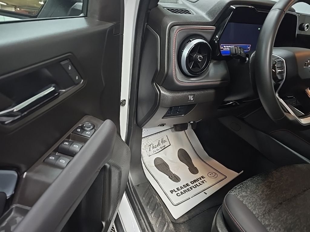 Used 2025 Summit White Chevrolet Z71 image 28