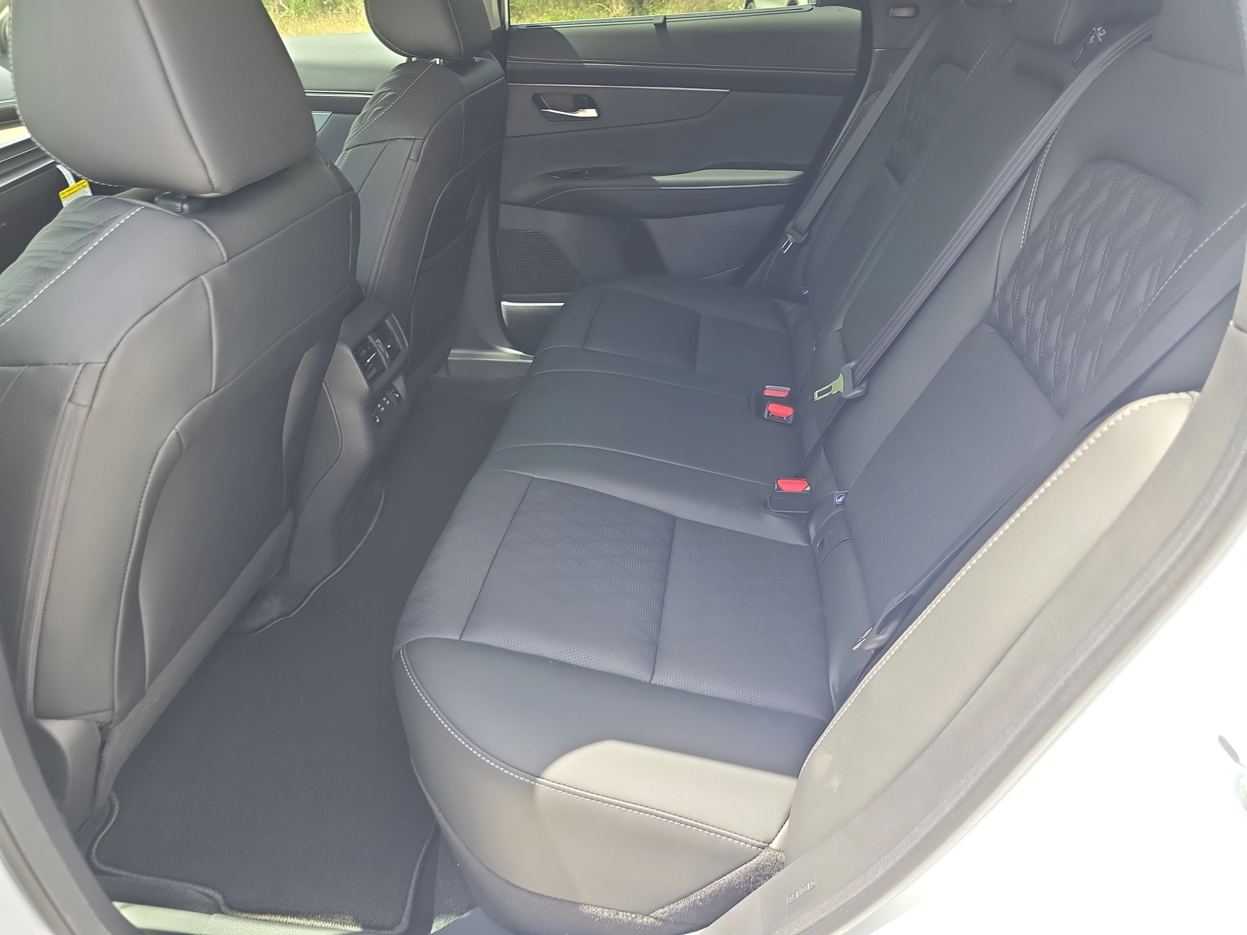 New 2026 Everest White Pearl TriCoat / Super Black Two-tone Nissan Platinum image 17