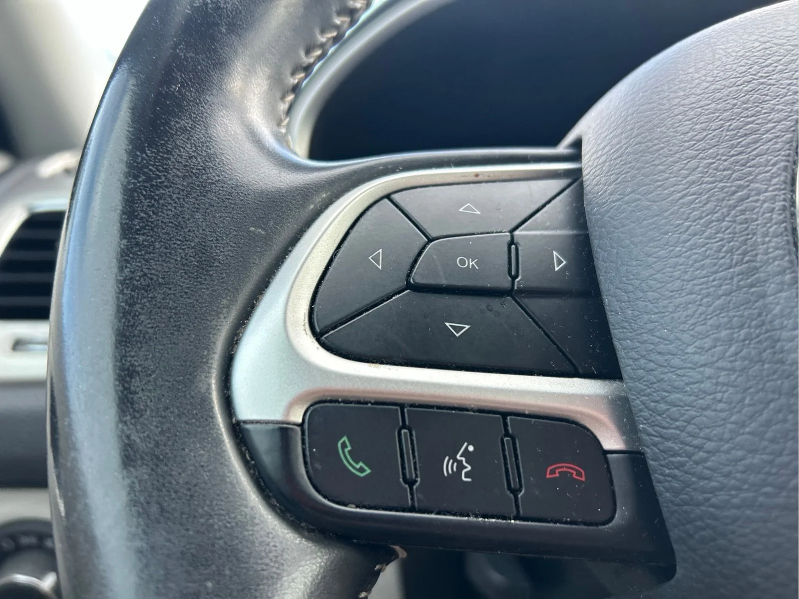 Used 2020 White Clearcoat Jeep Latitude image 14