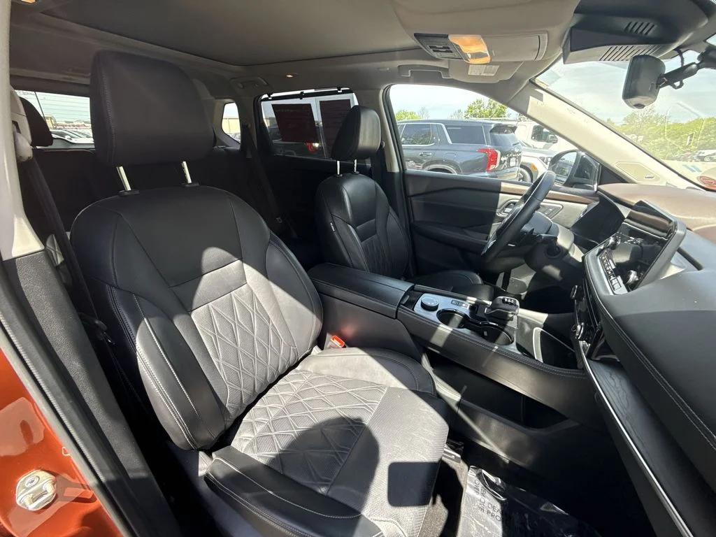 Used 2022 Orange Nissan Platinum image 24