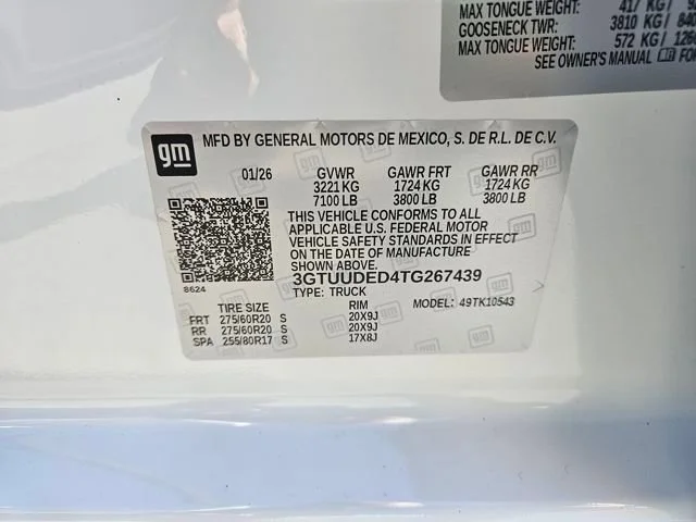 New 2026 Summit White GMC SLT image 30