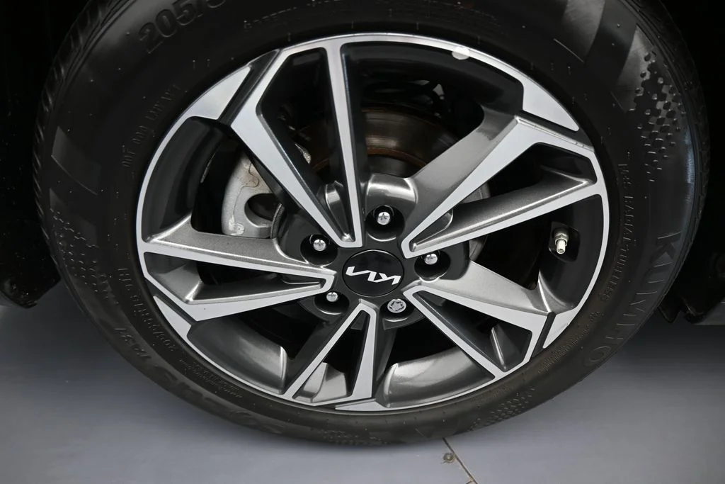 Used 2024 Gravity Gray Kia LXS image 37