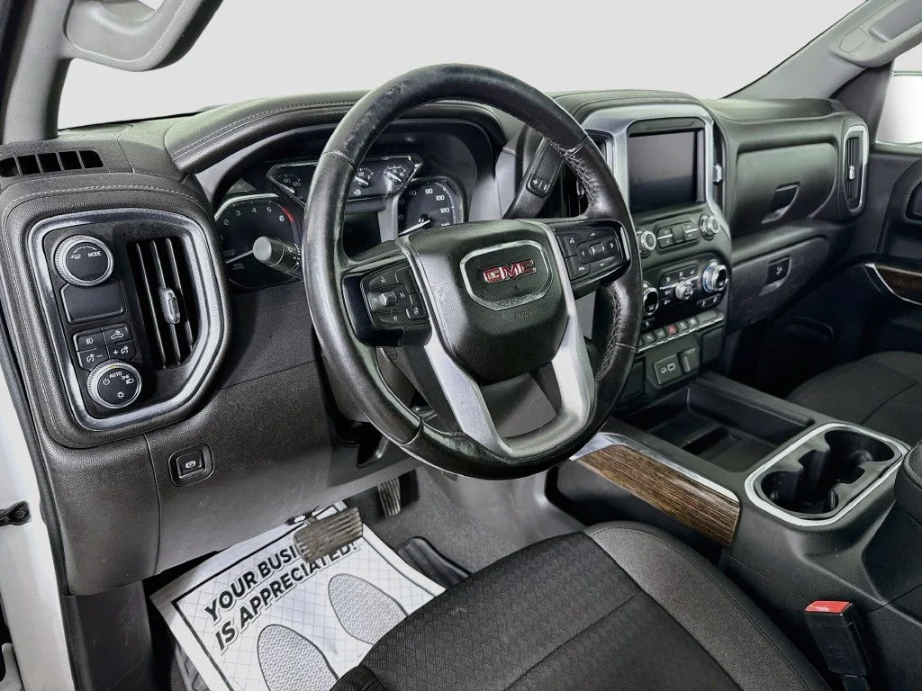 Used 2022 White GMC Elevation image 9