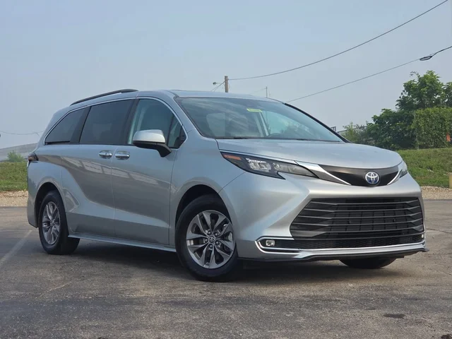 2024 Toyota Sienna XLE