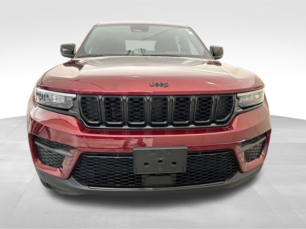 Used 2025 Red Jeep Altitude image 8