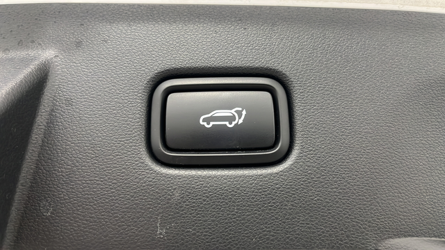 Used 2025 Creamy White Pearl Hyundai SEL Convenience image 29