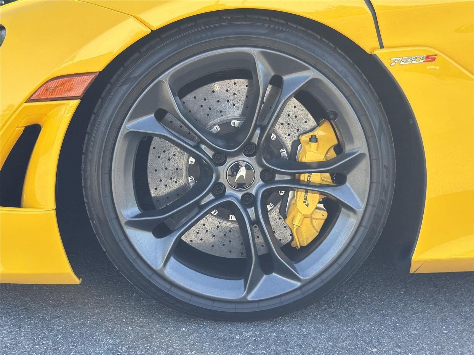 Used 2019 Volcano Yellow McLaren Performance image 30
