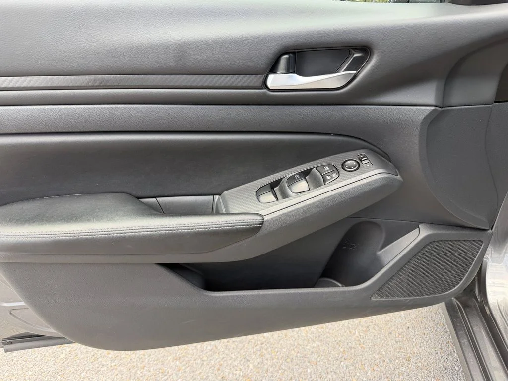 2025 Nissan Altima SV - Photo 12