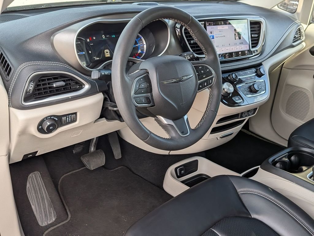 Used 2023 Gray Chrysler Touring L image 33