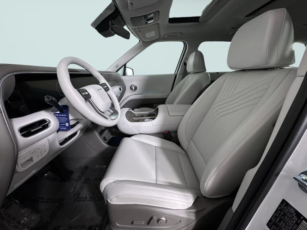 New 2026 White Hyundai SEL Premium image 6