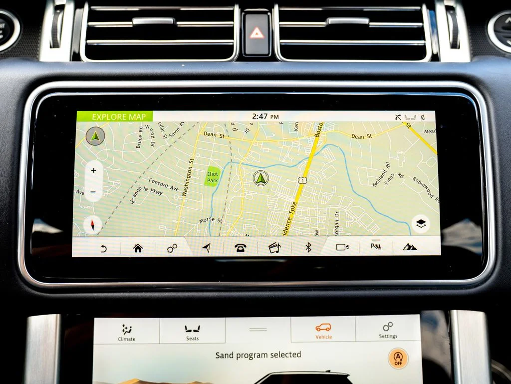 Used 2020 Red Land Rover HSE image 25