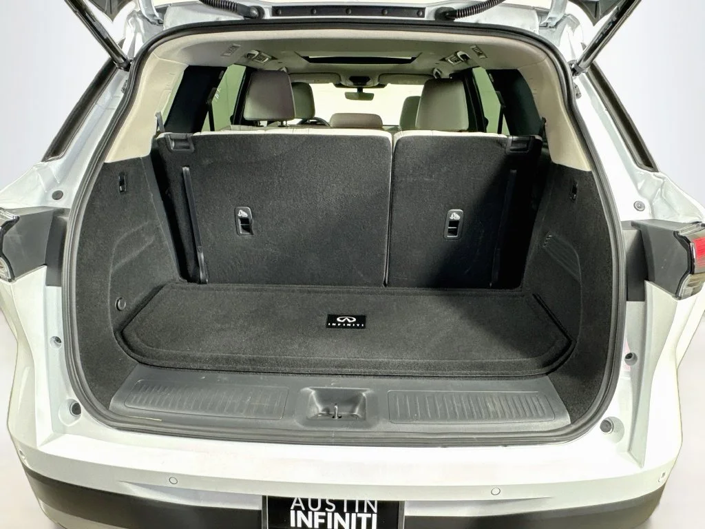 Certified Used 2027 White INFINITI LUXE image 35
