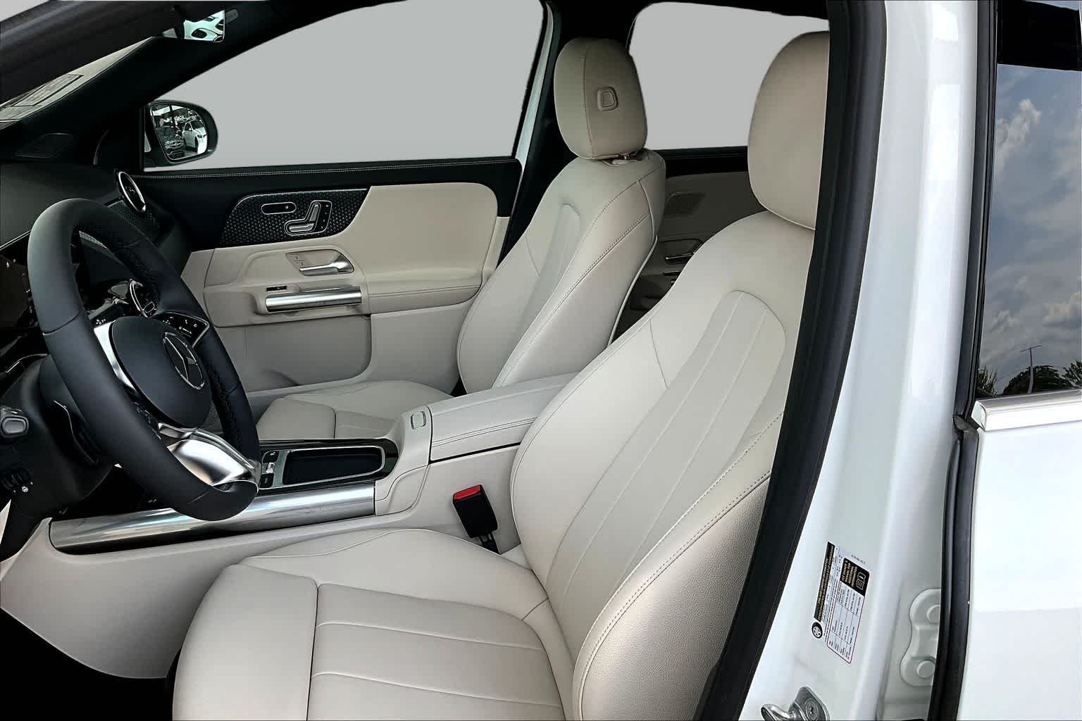 New 2026 Polar White Mercedes-Benz GLA 250 image 16