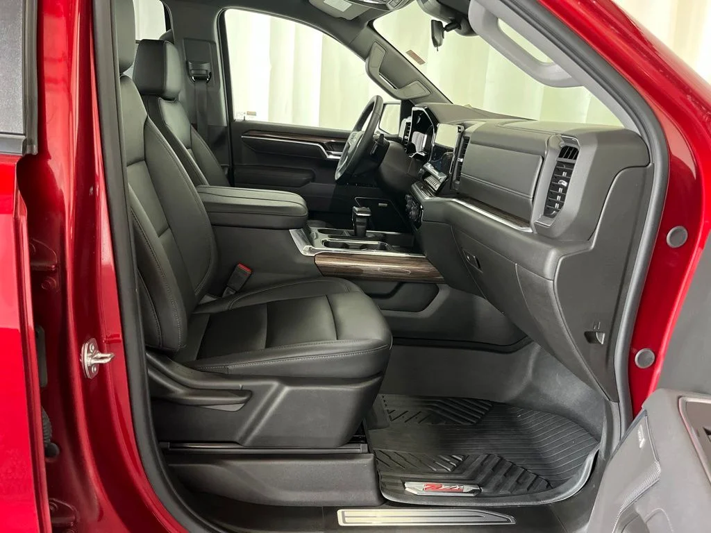 Used 2025 Red Chevrolet RST image 19