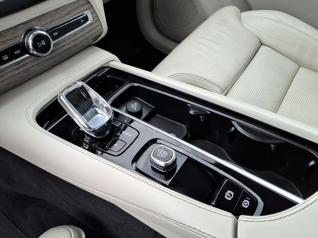Used 2023 Gold Volvo Ultimate image 20