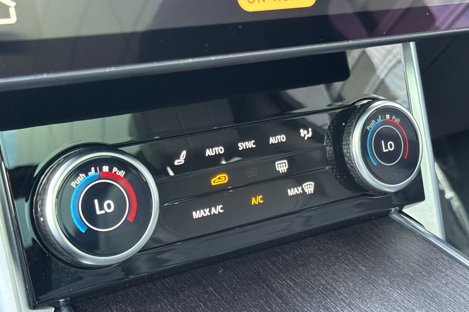 2023 Land Rover Range Rover SE - Photo 24