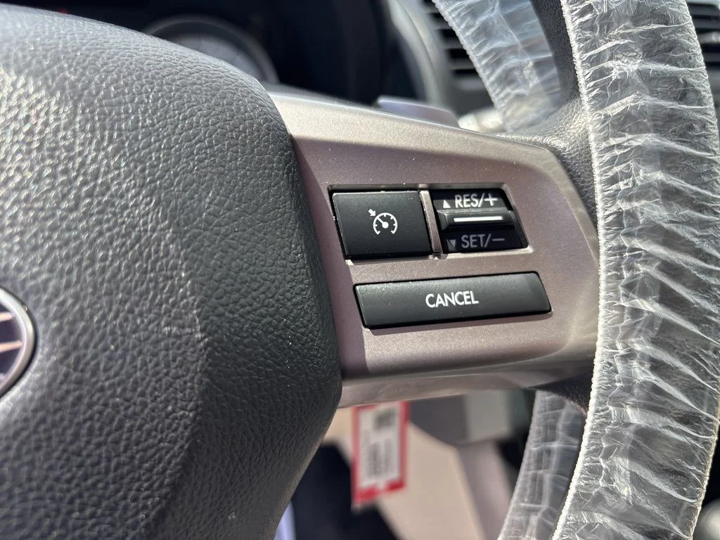 Used 2014 Satin White Pearl Subaru 2.0i Premium image 16