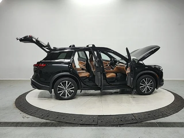 Used 2023 Black INFINITI Autograph image 17