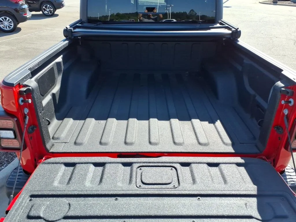 Used 2025 Red Jeep Rubicon image 7