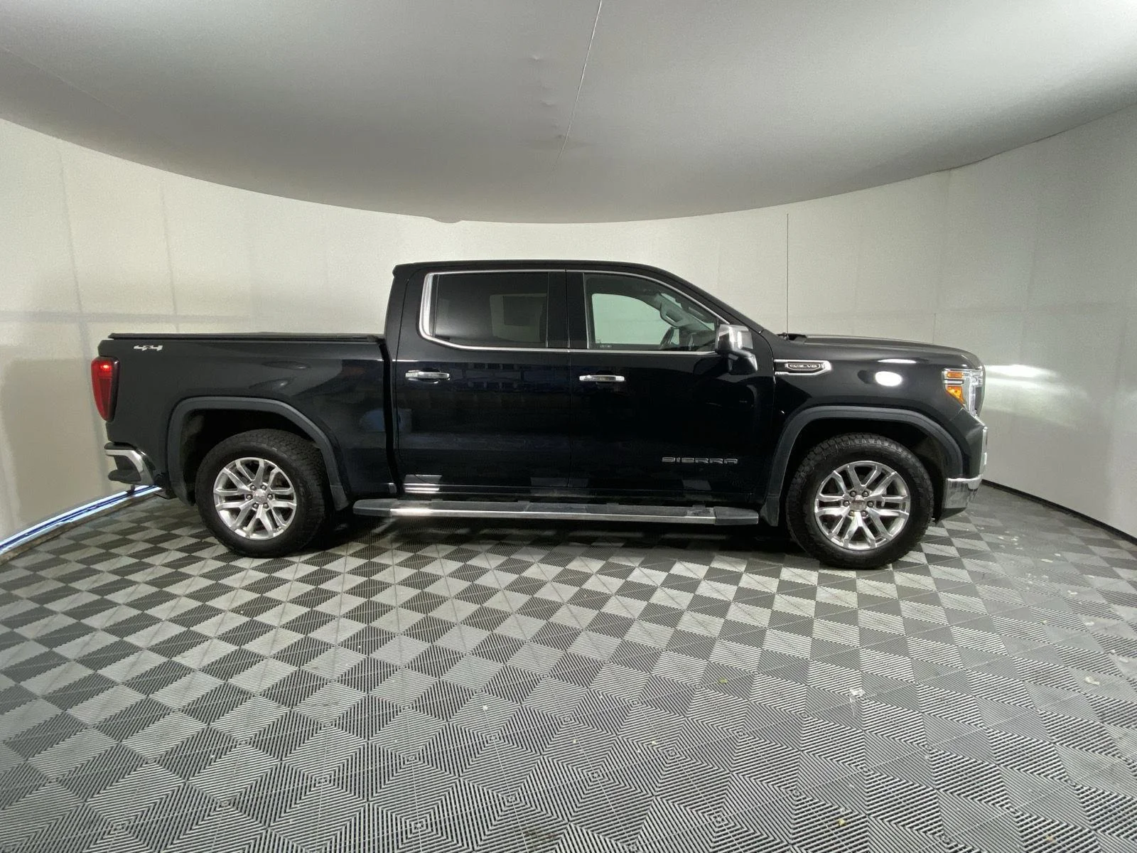 Used 2021 Ebony Twilight Metallic GMC SLT image 8