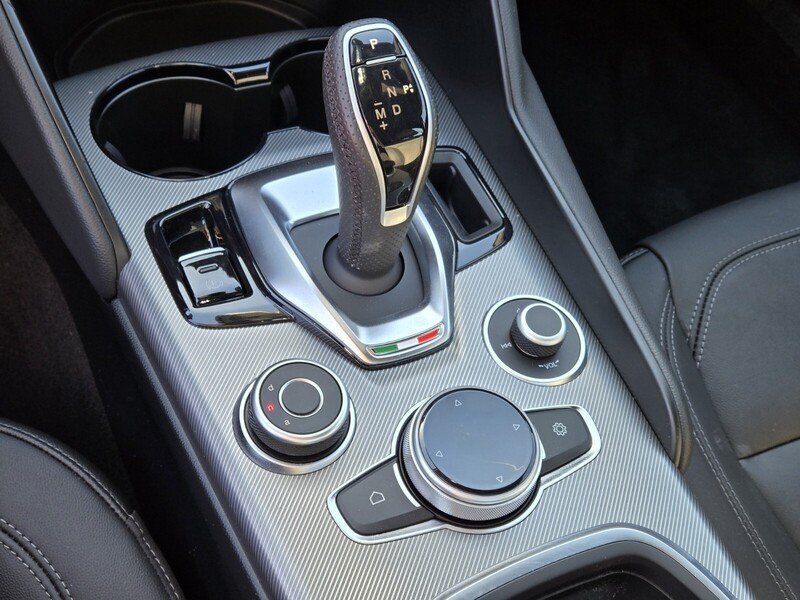 2025 Alfa Romeo Giulia Base - Photo 15