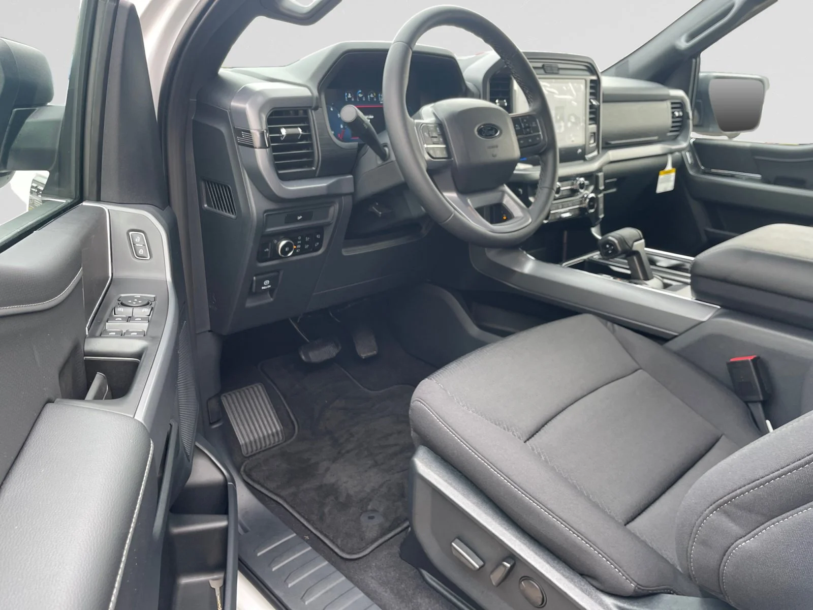 New 2026 Oxford White Ford XLT image 13