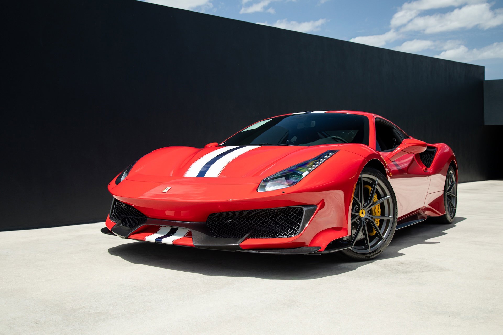 Used 2020 Red Ferrari  image 18