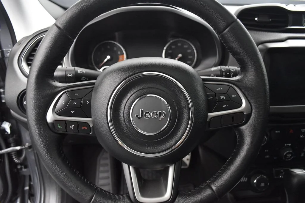 Used 2022 Gray Jeep Limited image 10