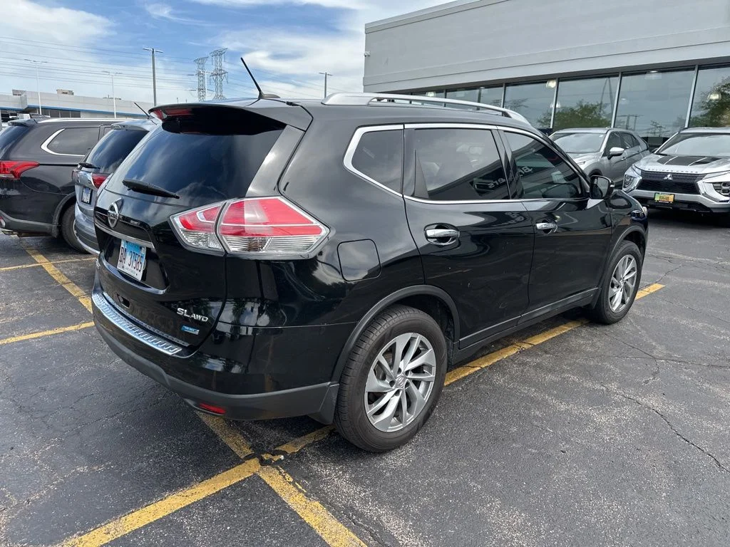 Used 2014 Nissan Rogue SL with VIN 5N1AT2MV1EC870502 for sale in Elgin, IL
